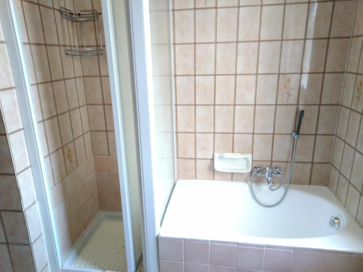 Domanda Apartment Calosso Bagian luar foto