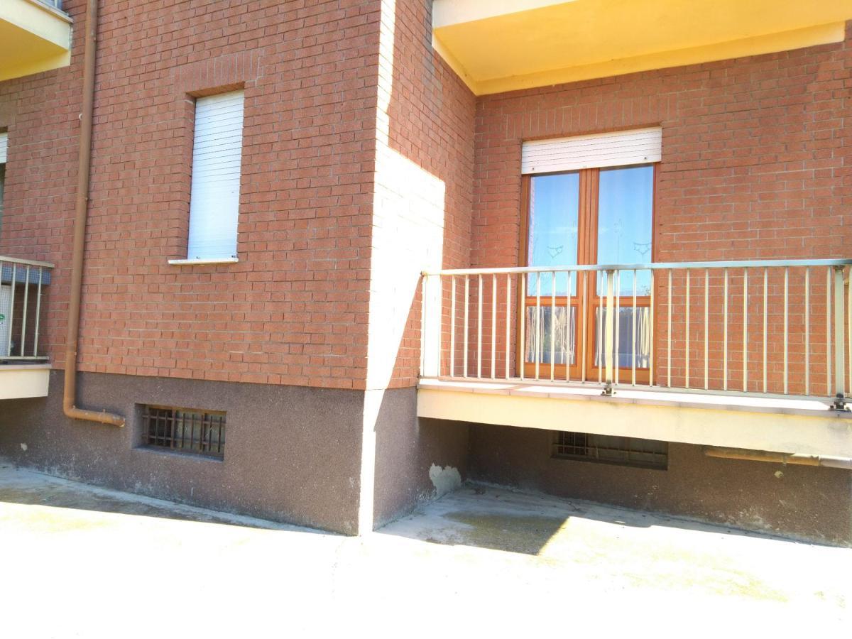 Domanda Apartment Calosso Bagian luar foto