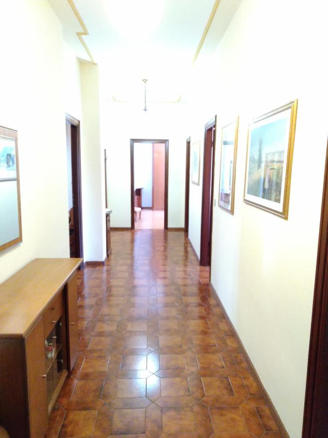 Domanda Apartment Calosso Bagian luar foto